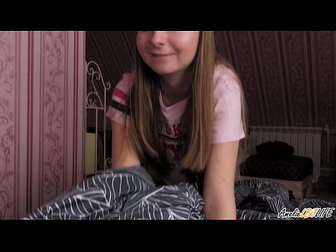 ❤️ Blondie BFF-ya xwe bi kûr dimije û di devê xwe de diqelişe ❤❌ Super seks li me