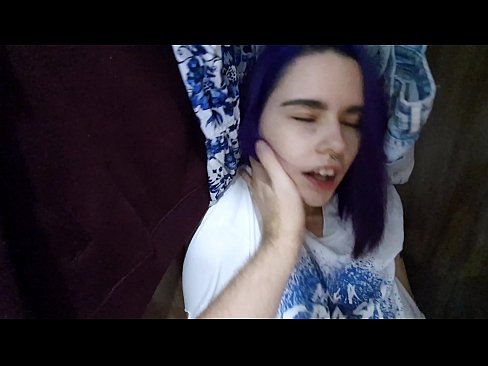 ❤️ Xwişka min di dolabê de dît û alîkariya wê kir ❤❌ Super seks li me